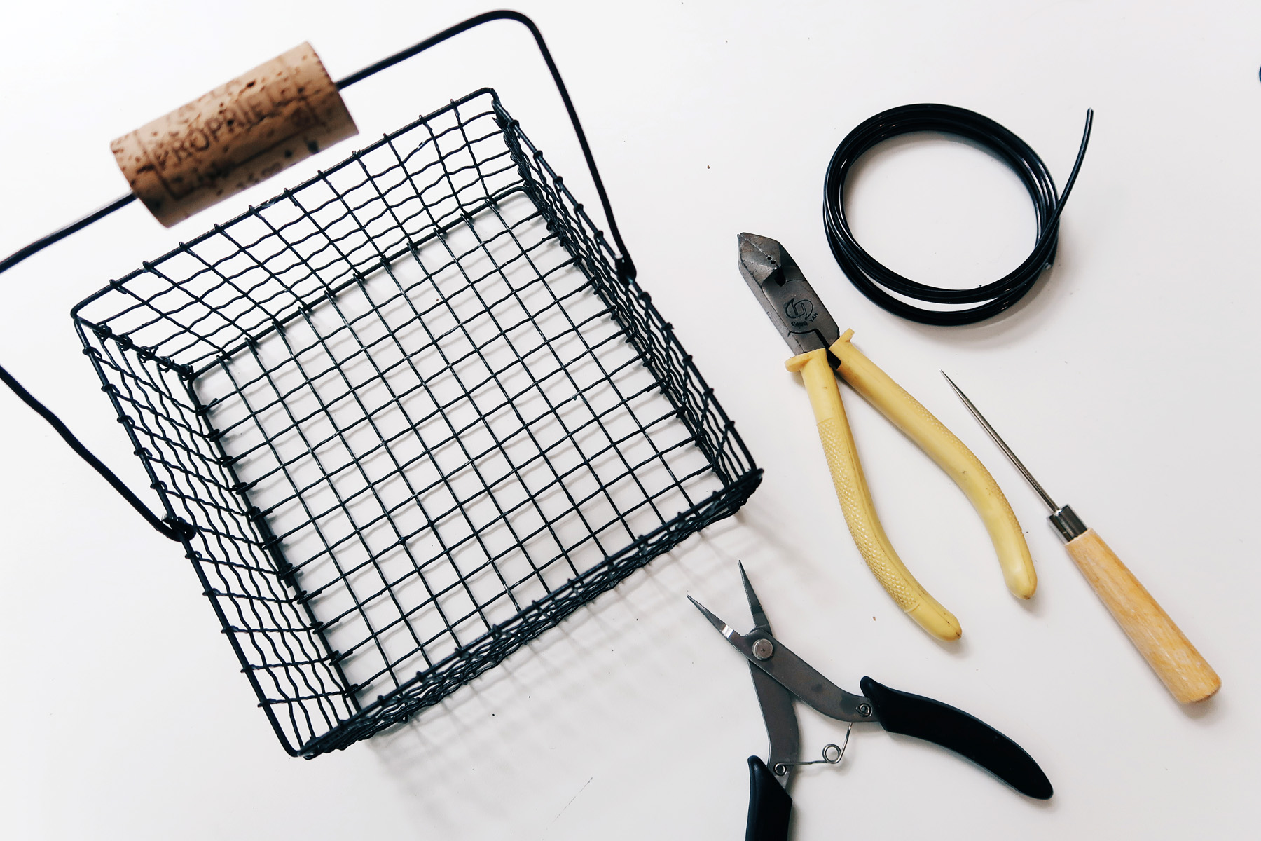 DIY 收納擺飾小黑鐵籃完成