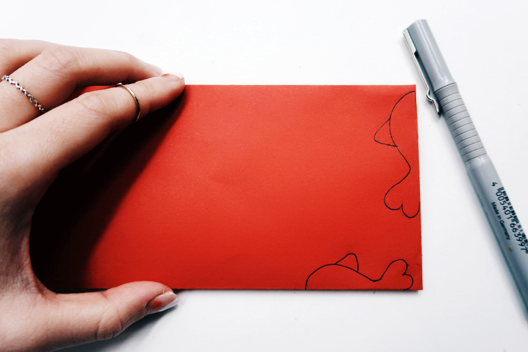 / 灰調 / DIY手作小教學:立體錦鯉紅包袋 - 繪製魚形