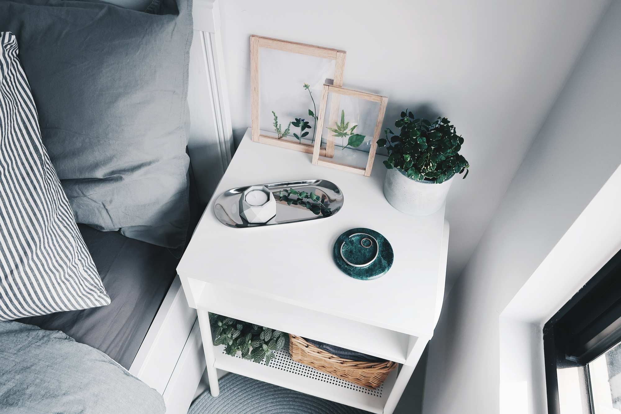 / 灰調 / DIY手作小教學：春天氣息・透明壓花掛畫