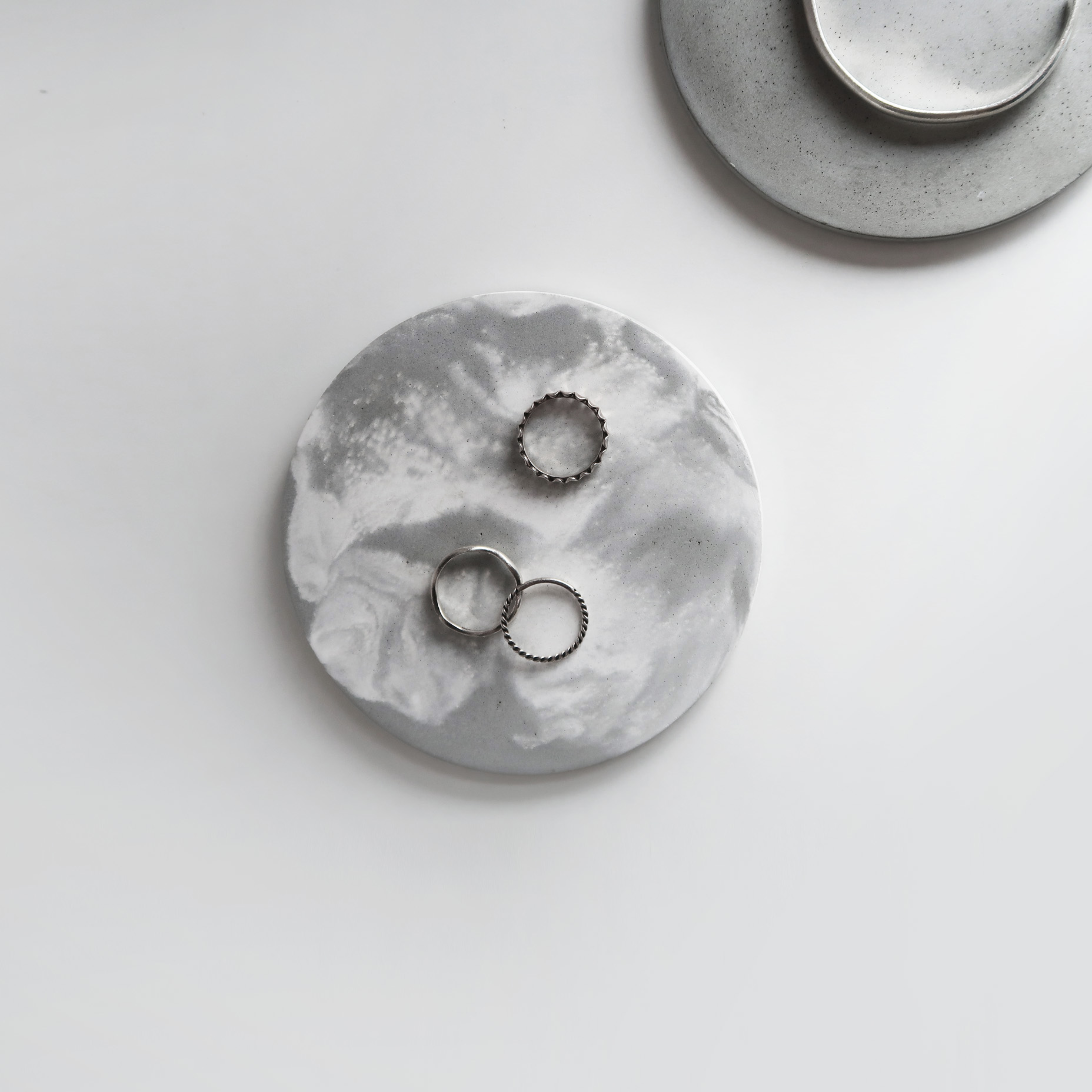 ATMOSPHERE 大氣層灰白紋理水泥吸水圓墊・杯墊・飾品盤