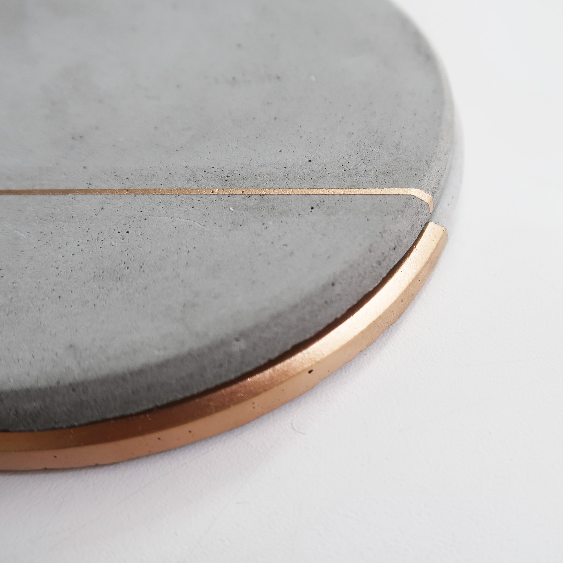 Concrete Design 曙光金線水泥吸水圓墊・杯墊・飾品盤 - 倒角設計