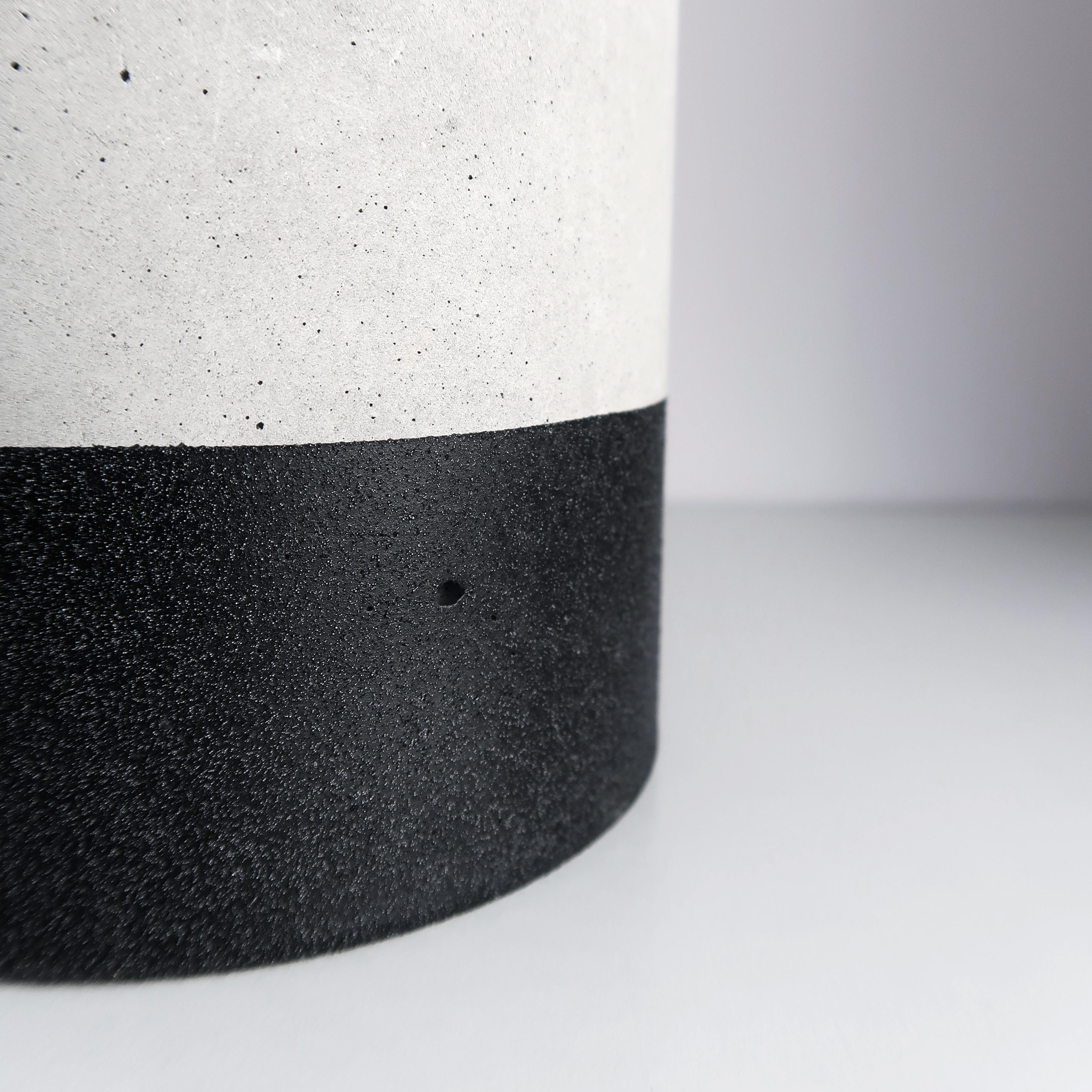 黑隕石深圓水泥盆器 - 細節紋理