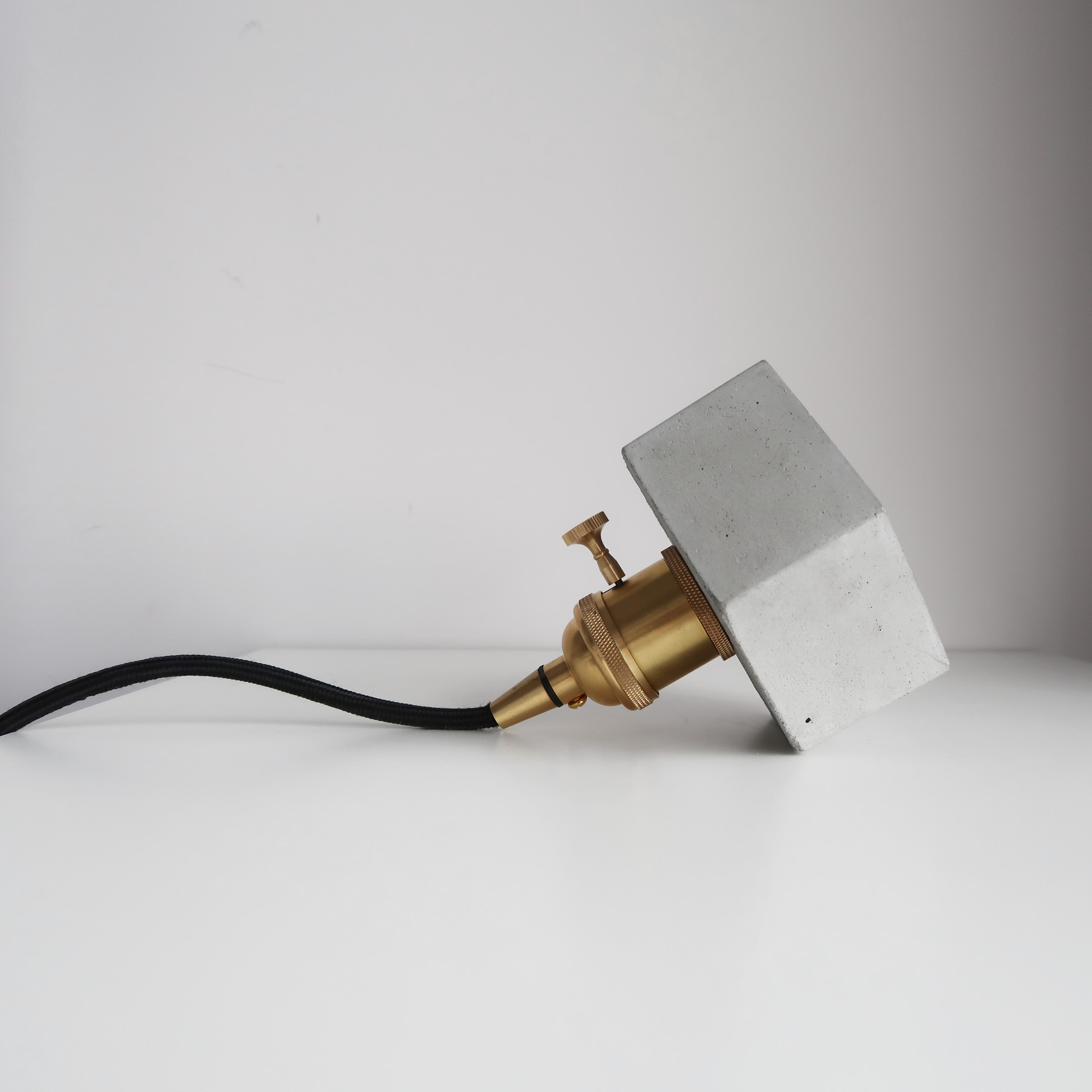 HALO Pendant lamp 光圈黃銅六邊型水泥桌燈・水泥燈飾・水泥吊燈