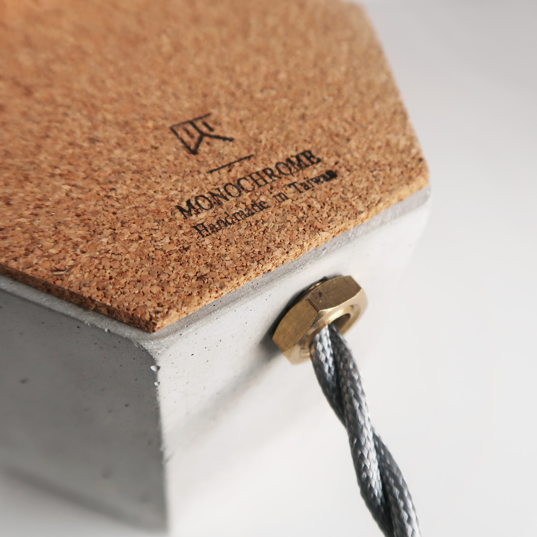 HEXAGON 六角黃銅幾何設計水泥桌燈