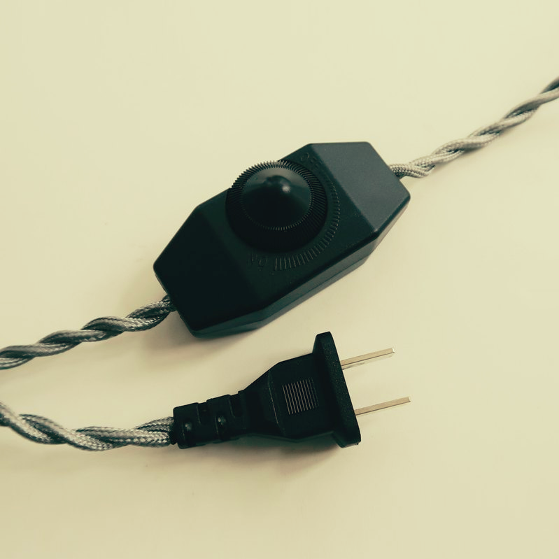 HEXAGON 六角黃銅幾何設計水泥桌燈