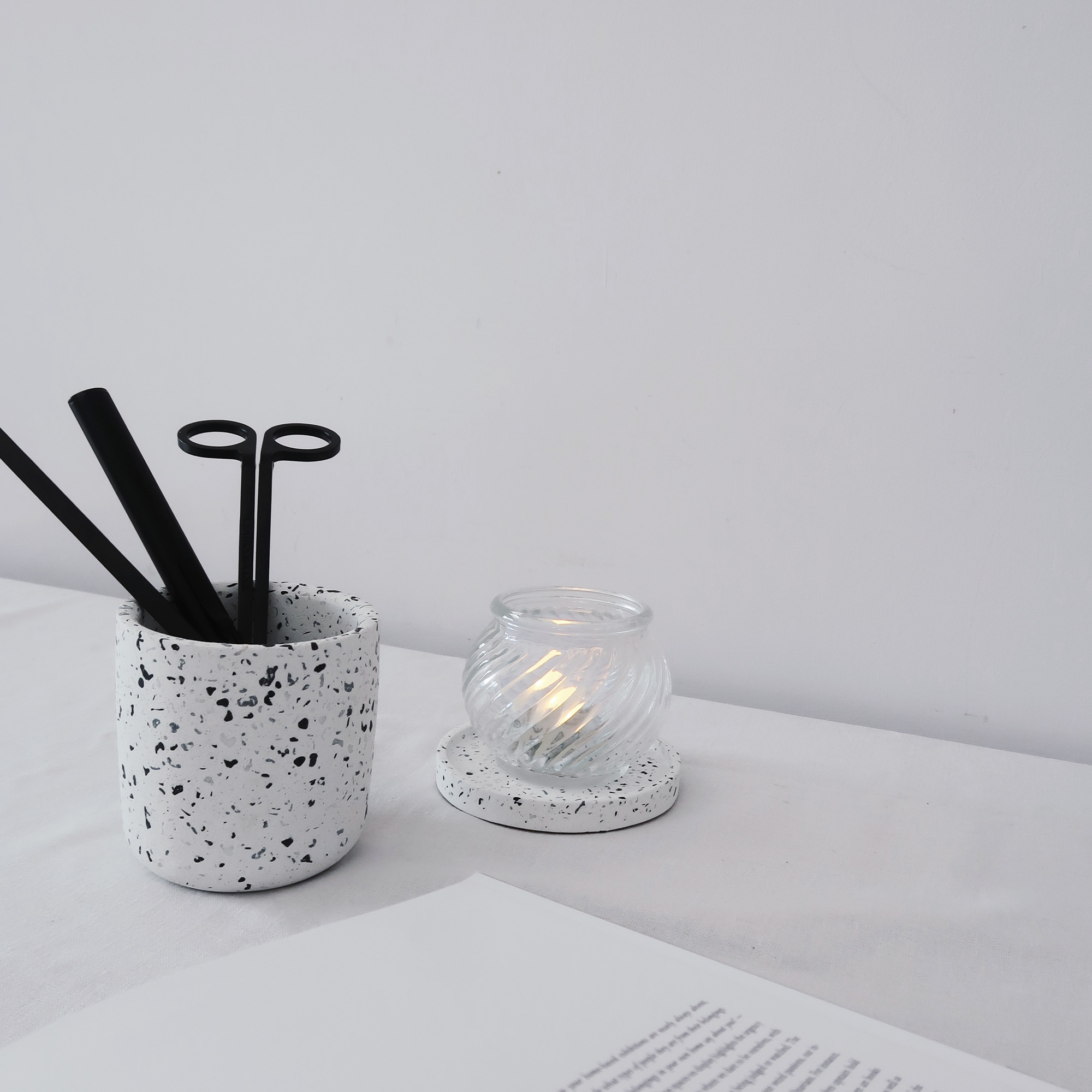 TERRAZZO 磨石子經典黑白水泥邊形小圓盤・杯墊・收納盤