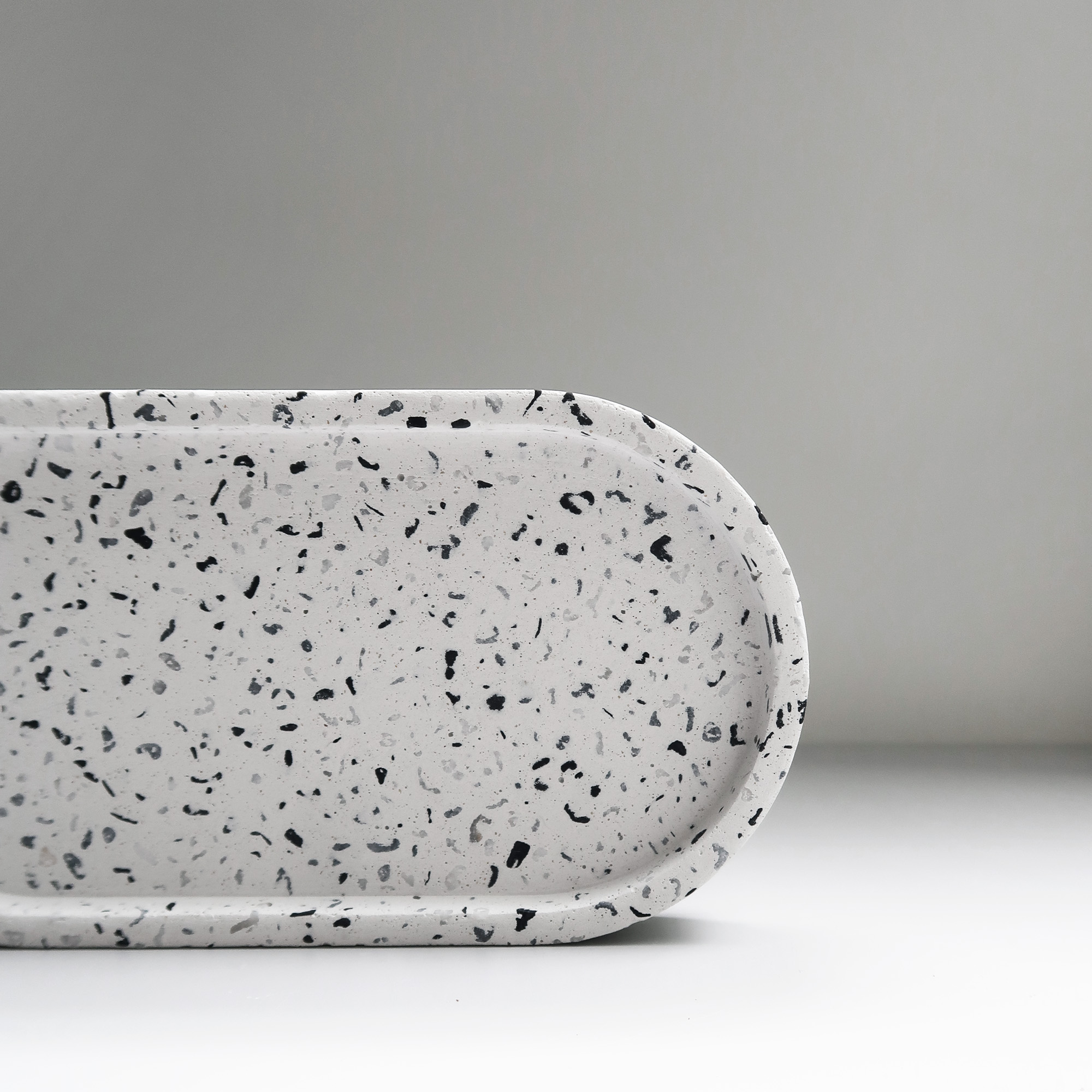 TERRAZZO 磨石子經典黑白水泥橢圓盤・飾盤・禮物