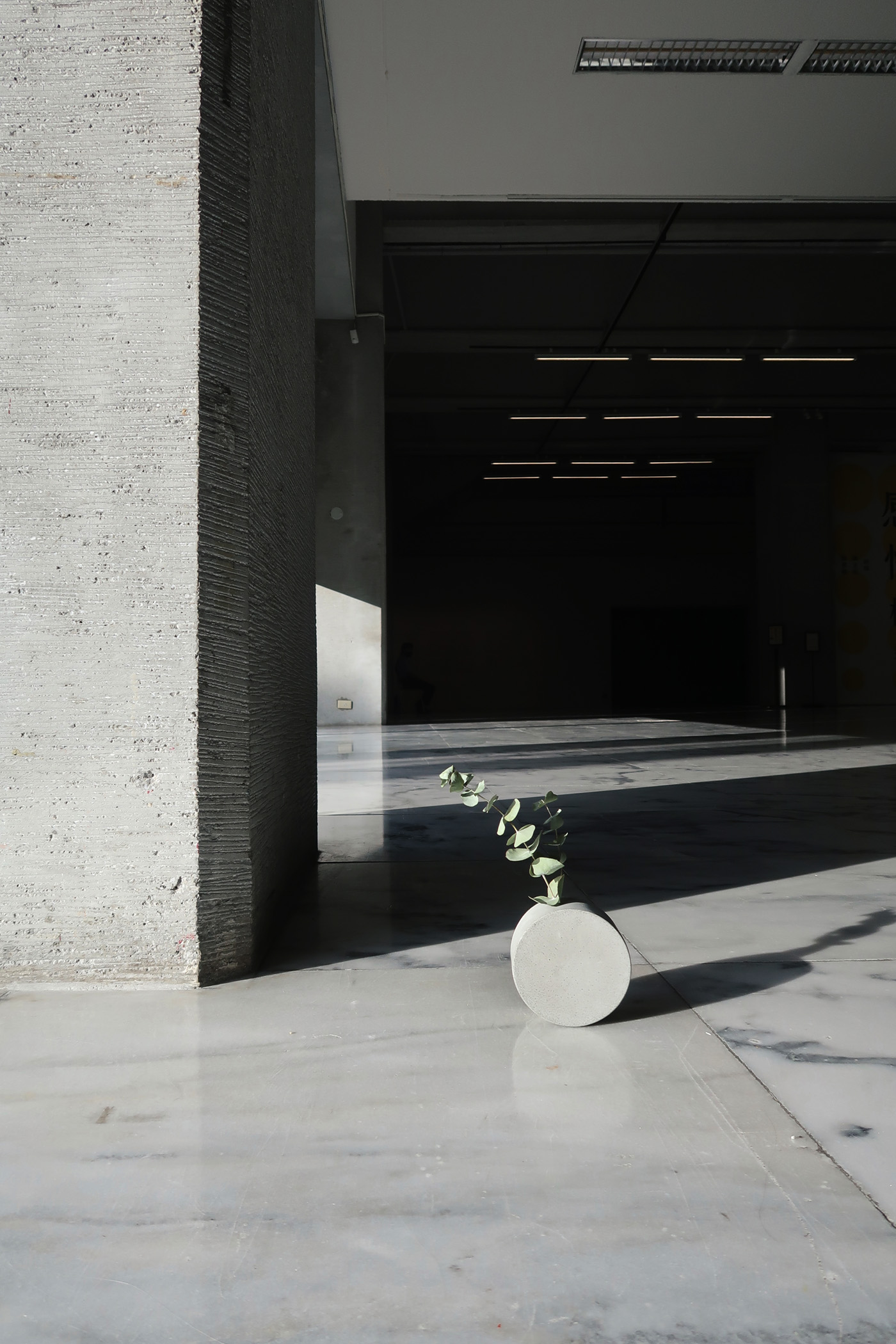 北美館藝術商店・灰調望月水泥花器