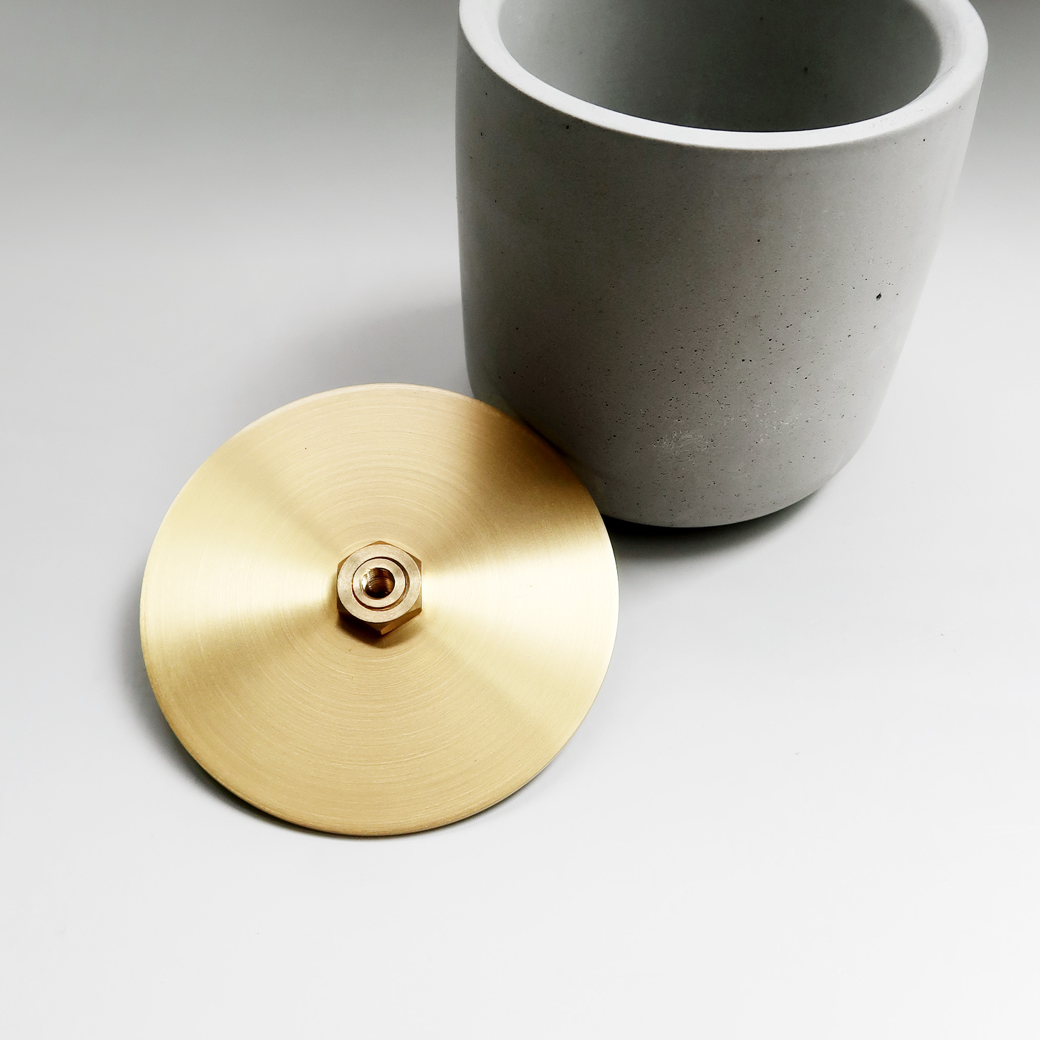 Home Decor 懸月 / 圓球黃銅蓋水泥儲物收納罐