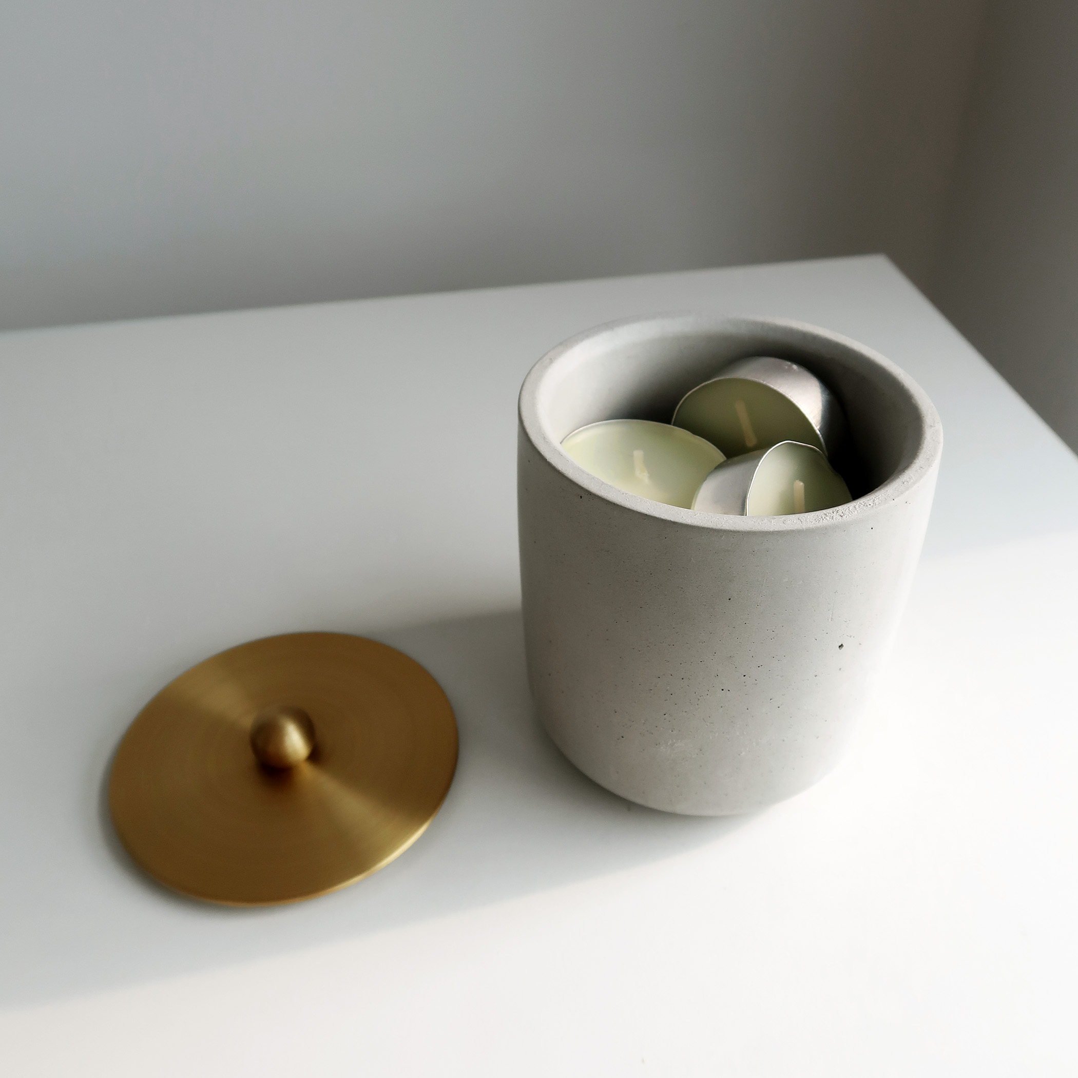 GLODEN MOON 懸月 / 圓球黃銅蓋水泥儲物收納罐