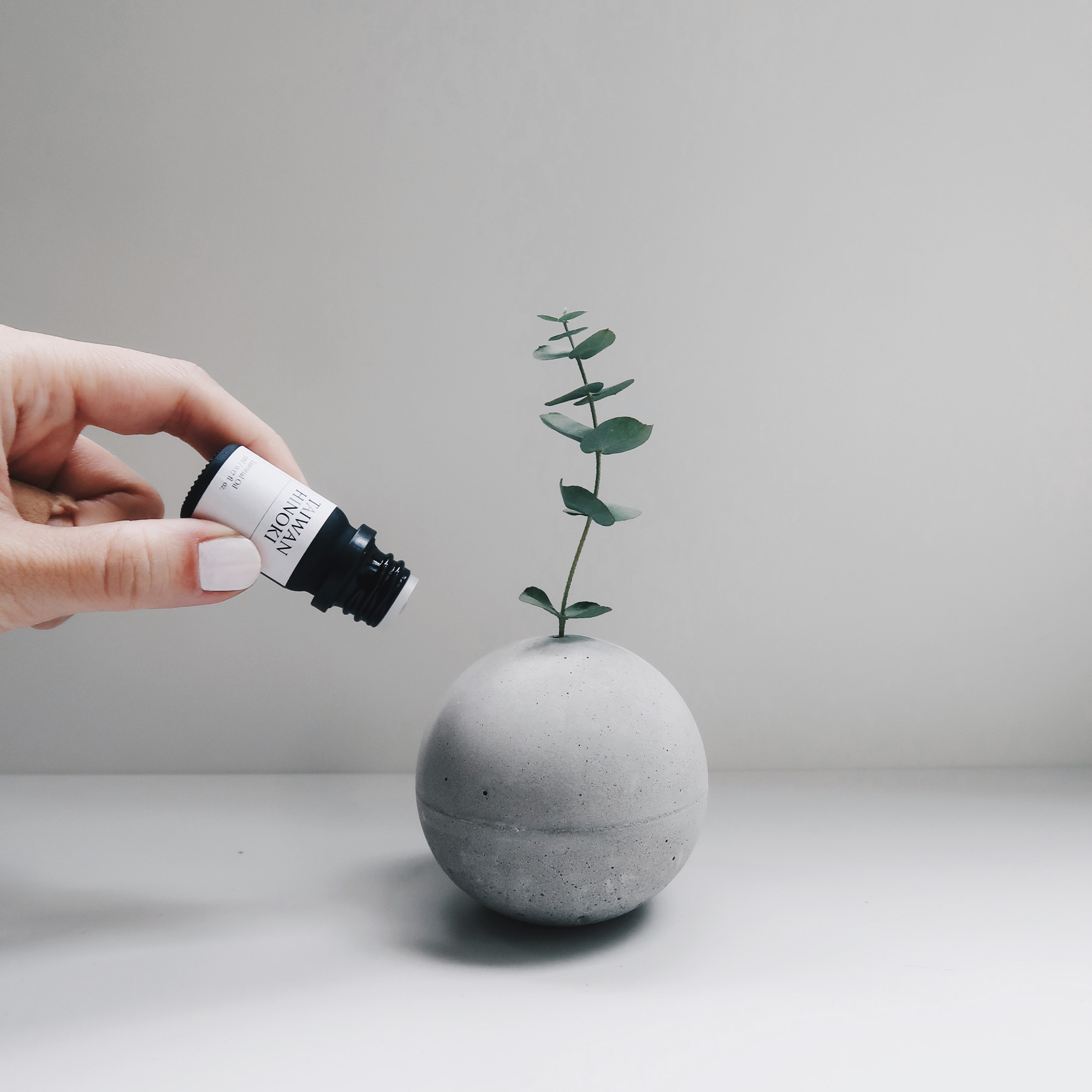 PLANET 水泥擴香石花器 + 純天然精油3件組 / Concrete vase, Aromatic diffuser, Incense holder